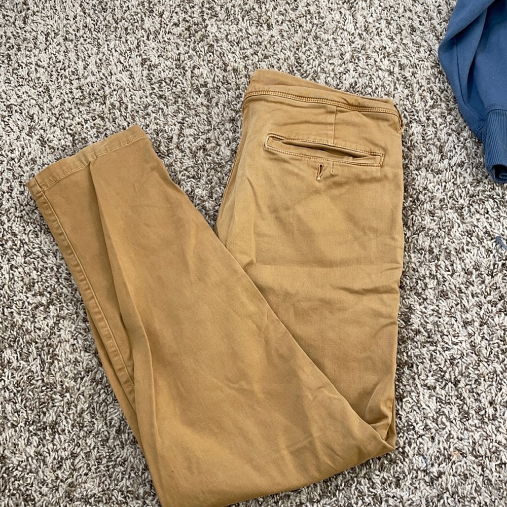 men’s khakis